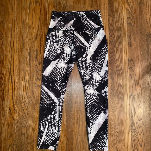 Lululemon 25” size 6 leggings. - Picture 2 of 2
